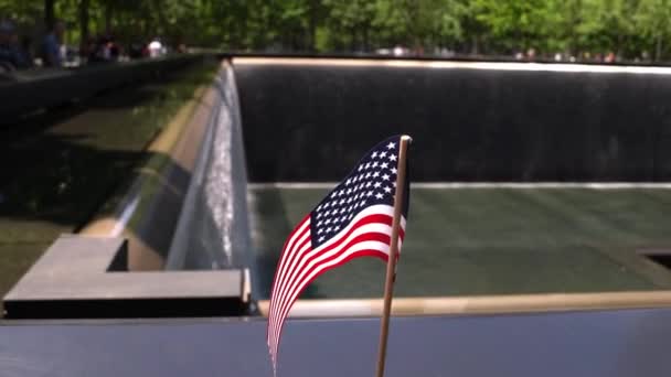 New York June 26Th 2022 Small American Flag Blows Breeze — Stock videók