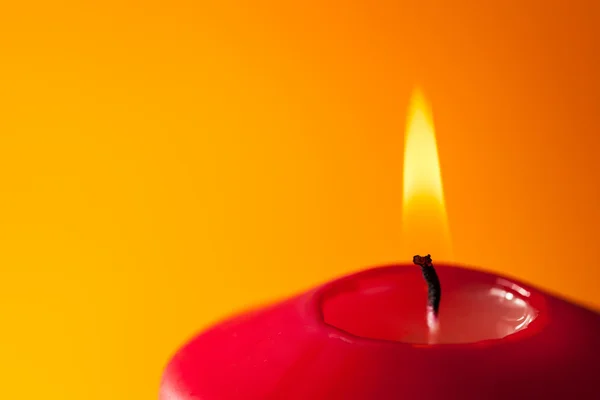 Świeca zapalił Kościół płomień świec Świecznik blask ognia Adwent Boże Narodzenie czas religii — Zdjęcie stockowe