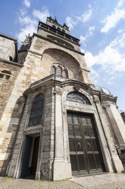 Aachen aachen cathedral spire katedral kapı giriş kapısı leo aix-la-chapelle aken imper demek