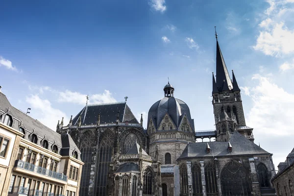 Aachens domkyrka aachen, aix-la-chapelle aken imperial imperial domkyrkan kyrkan gotiska monument pos — Stockfoto