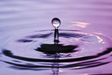 goteo gota agua gota gota salpique la superficie especial de agua caída líquida