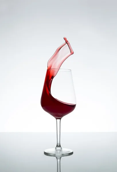 Red wine glass splash stilllife bottle alcohol beverage liquor merlot wine trade — Stock Photo, Image