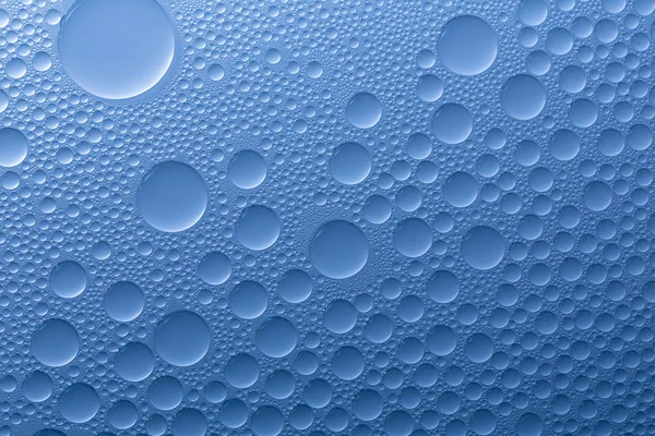 Kapky vody, které Lištování nano efekt tau lotuseffekt modrou fólií odpuzuje déšť deflektor — Stock fotografie