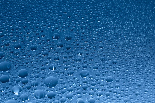Su damla çiy damla etkisi nano etkisi lotuseffekt mavi emprenye yağmur saptırıcı iter — Stok fotoğraf