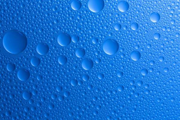 Gotas de agua rebordeando efecto nano tau lotuseffekt sellador azul repele deflector de lluvia —  Fotos de Stock