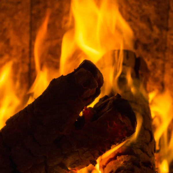 Chaminé fumaça fogo chama queimar energia acolhedor inverno lenha chaminé padrão preto — Fotografia de Stock