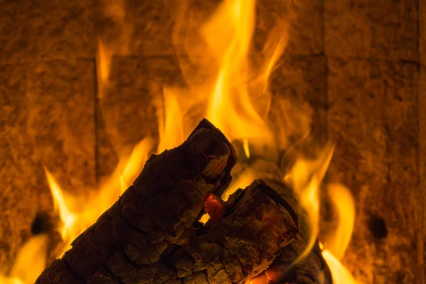 Chimenea humo fuego llama quemar energía acogedor invierno chimenea patrón negro — Foto de Stock