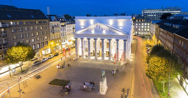 Theater Aix-la-Chapelle Stadtmusik handeln Tourismus Nacht Morgendämmerung lange Zeit Belichtung — Stockfoto