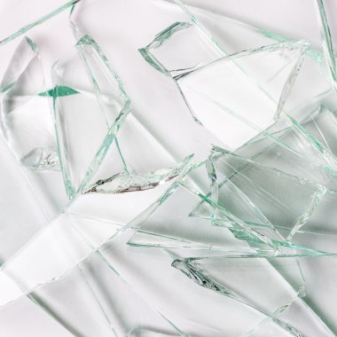 glassbreak cam çatlak kırık parçaları hırsızlığı hırsız kaza hasar sigortası splinter