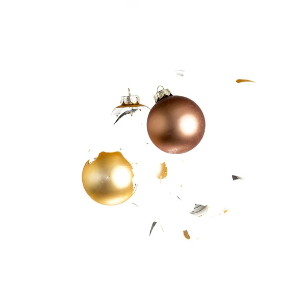 Karácsonyi golyó karácsonyfa dísz díszítés barna arany bronz hatása robbanás összetört — Stock Fotó