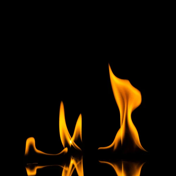 Fuoco esplosione nero marca piano cottura grill camino tagliente fuoco vulcano incendio doloso parete — Foto Stock