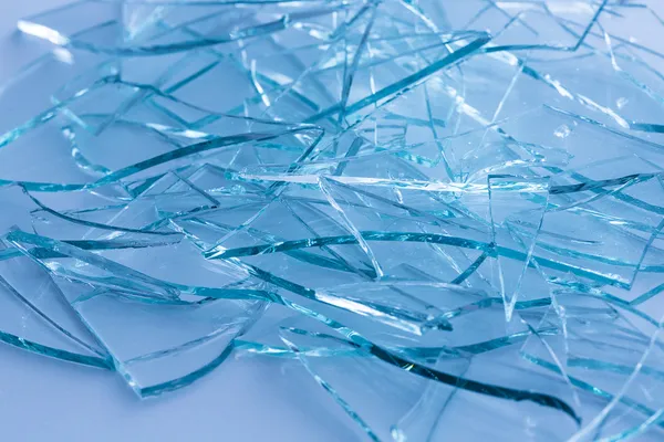 Gebroken glas gebroken glas shatterproof glas scheurde verzekering ongeval schade diefstal inbreker — Stockfoto