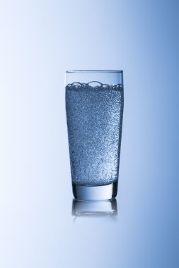 karbonatlı su bardağı diyet sağlık willi bardak maden suyu içme sprudel bubble