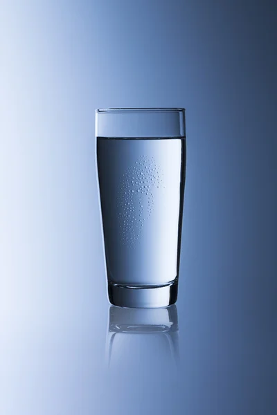 Su diyeti willi Kupası sağlık içecek soda içme cam şişe su — Stok fotoğraf
