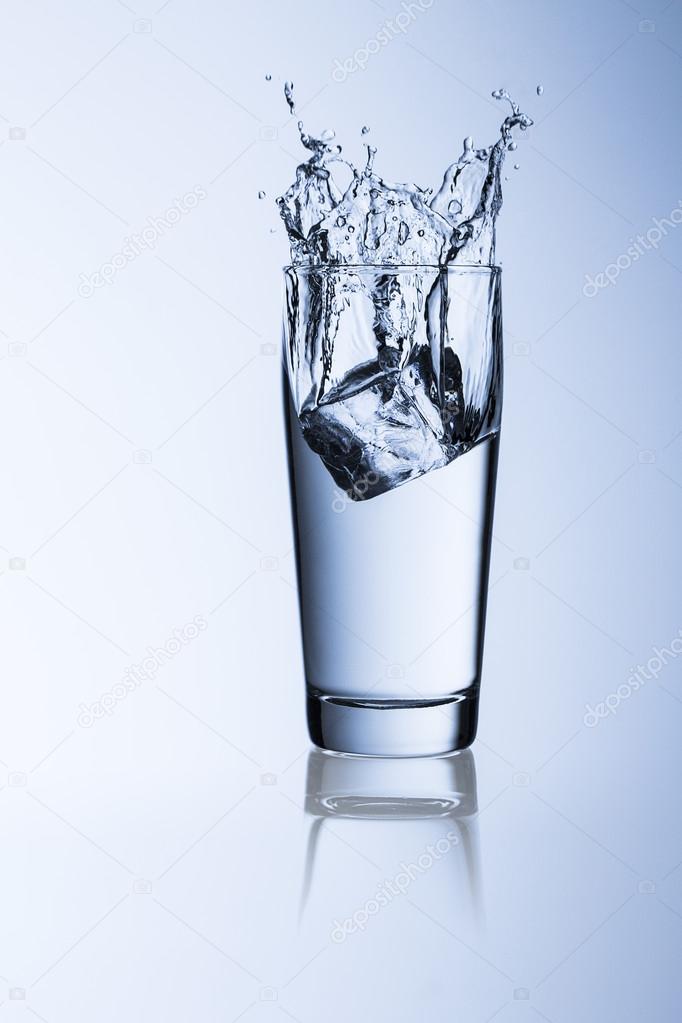 Drinking water splash ice ice diet health willi cup mineral water drink glass