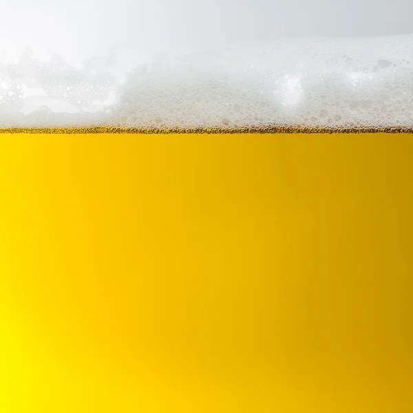 ビール beerfoam ビアグラス ゴールド クラウン泡波オクトーバーフェスト アルコール醸造所レストラン pils の泡します。 — ストック写真