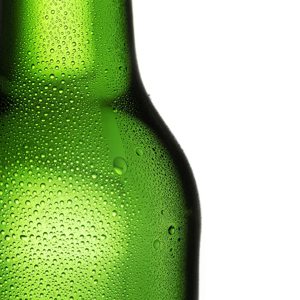 Bier fles knelpunt condensatie druipend groene kille dauw bier schuim brouwerij disco zomer partij — Stockfoto