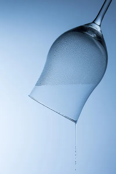 Wine glass of water splash rinse hygienic glass splatter dew drop shod cool drinking water — Stock Photo, Image