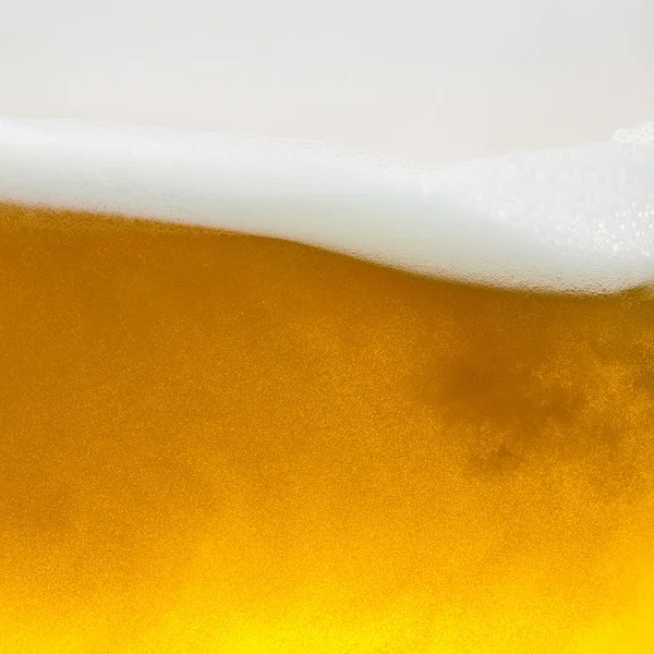Pivo beerfoam beerglass zlatou pěnou koruny pěny vln oktoberfest alkoholu pivovar restaurace pils — Stock fotografie