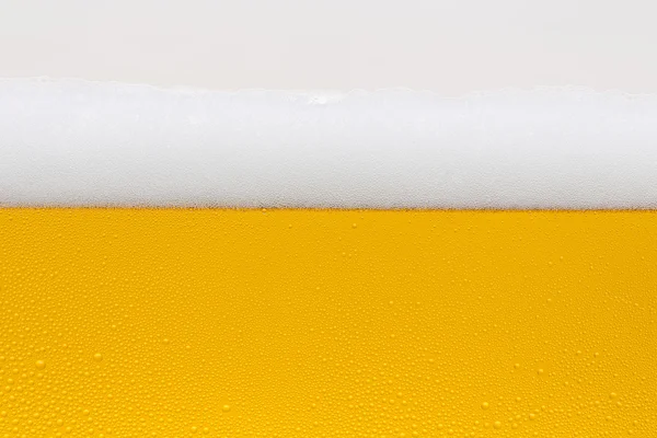 Пивна роса краплі пива фрост скляна золота корона піни хвиля конденсації пивоварного ресторану — стокове фото
