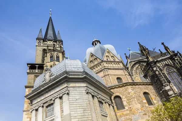 Aachen Aachener Dom Aix-la-Chapelle UNESCO-Welterbe Kaiserdom kaiser sehensw=rdigkeit gotik kirche — Fotografia de Stock