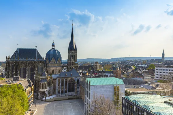 Aachen Aachener Dom Aix-la-Chapelle UNESCO-Welterbe Kaiserdom kaiser sehenswürdigkeit gotik kirche — Stockfoto