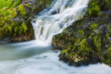 şelale taşlar bahar su Rapid creek köpük çalışan ardennes bach nehir su kaya