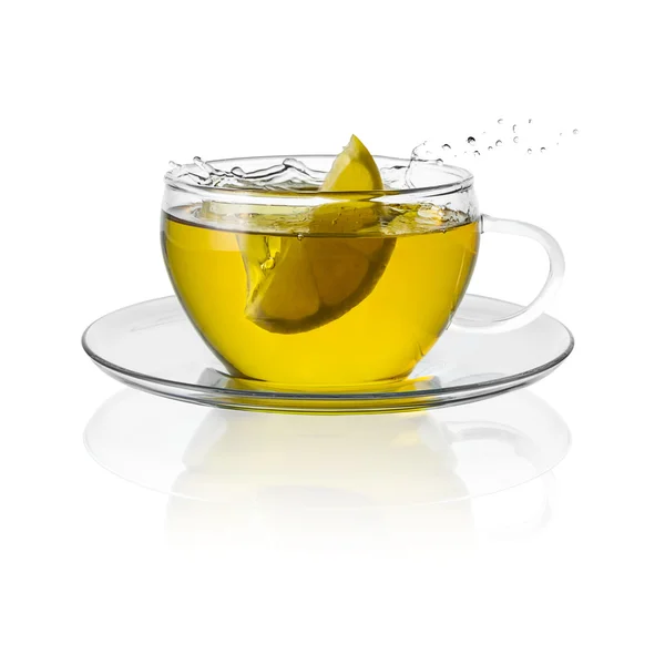 Tè limone spruzzata bere tazza di tè di vetro isolato tisana bevanda calda ritaglio caldo freddo — Foto Stock