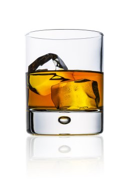 buz cam izole levha bourbon viski İskoçya alkollü ruhuna kayalar tennessee