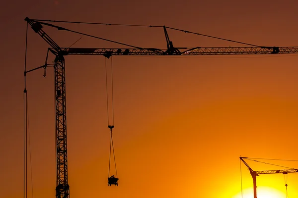 Construction crane silhouette sunset scaffolding architecture eigenheim engineering bausparen — Stock Photo, Image