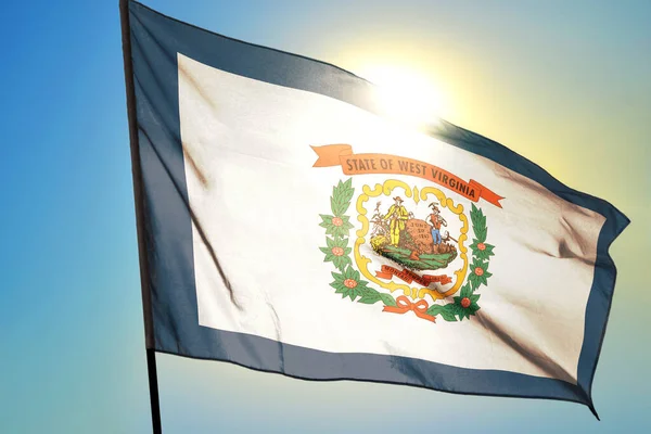 West Virginia State United States Bandeira Acenando Vento Frente Sol — Fotografia de Stock