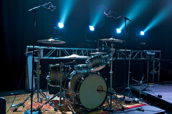 Kit de bateria no palco Imagens Royalty-Free