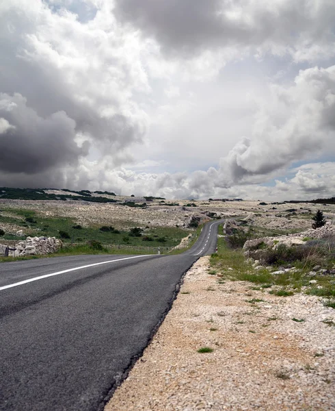 Open road and stormy clouds — Stock Photo, Image