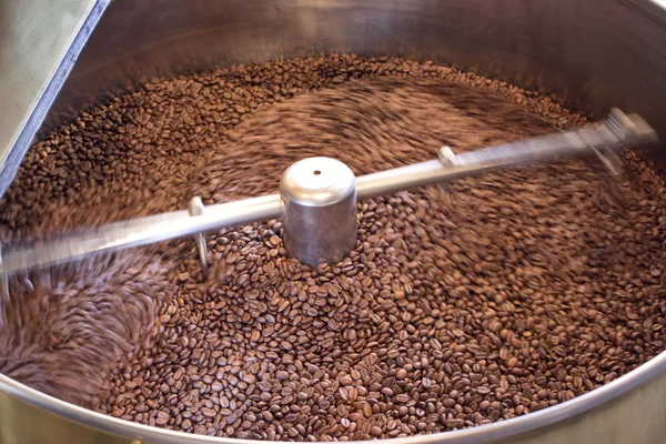 コーヒー豆を焙煎 ストックフォト