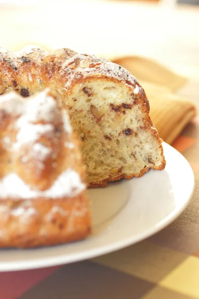 Gugelhupf mit Puderzucker gebacken — Stockfoto