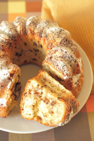 Gugelhupf al forno con zucchero a velo — Foto Stock