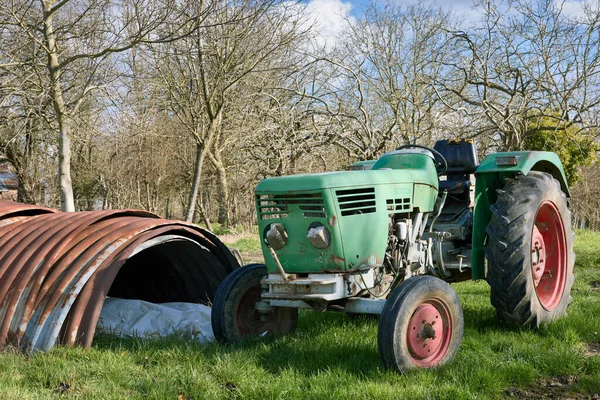 Vintage Gammaldags Traktor — Stockfoto