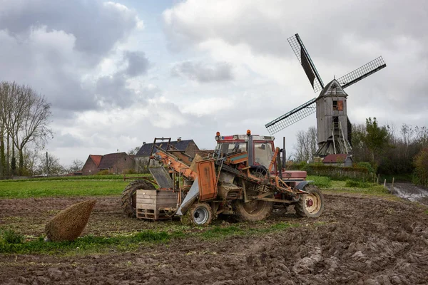 Old Tractor Field Windmill Background — Photo