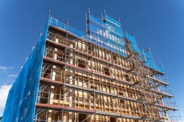 Modern ahşap apartman dairesi inşaatı