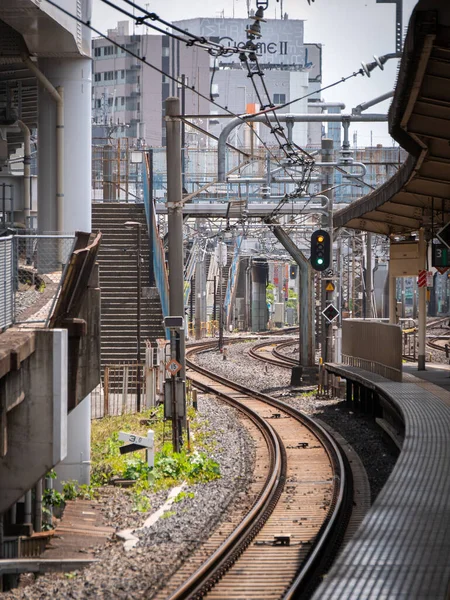 Passenger train station with s shaped rails and wires in Japan — Foto Stock