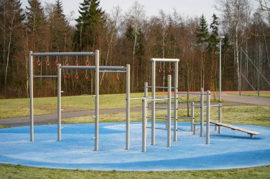 Modern bir Coutryard 'da açık hava antrenman alanında.