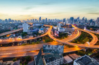 Bangkok Cityscape, iş bölgesi ile yüksek bina gündoğumu zaman, Bangkok, Tayland