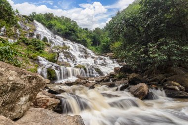 Mae Ya Şelalesi, Doi Inthanon Ulusal Parkı 'ndaki güzel şelale, Chiang Mai, Tayland