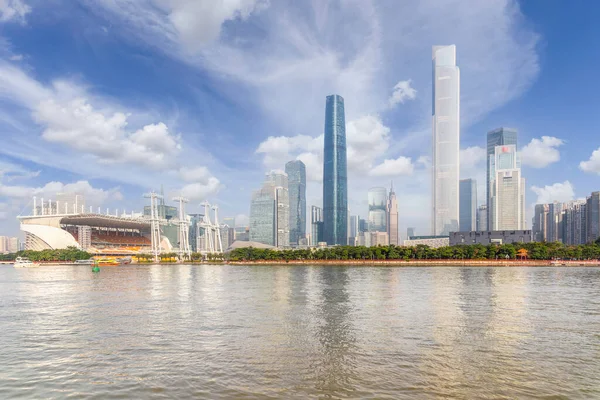 Guangzhou Paisaje Ciudad Edificio Moderno Del Negocio Con Fondo Azul —  Fotos de Stock