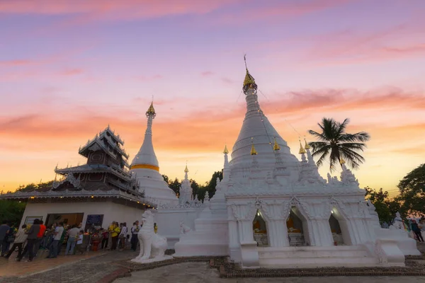 Wat Phra Doi Kong Illuminato Tramonto Mae Hong Son Thailandia — Foto Stock