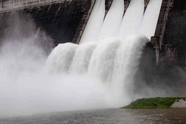 Water Flowing Floodgates Dam Khun Dan Prakan Chon Nakhon Nayok — Stock Photo, Image