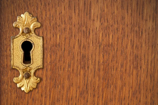 Ojo de cerradura sobre fondo de madera — Foto de Stock