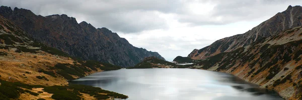 Lake in mountains — Stock Photo, Image