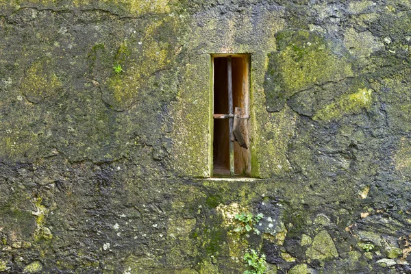 Oude gevel venster — Stockfoto