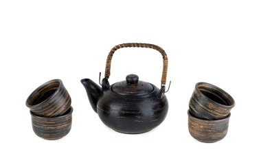 bardak beyaz zemin üzerine çay seti